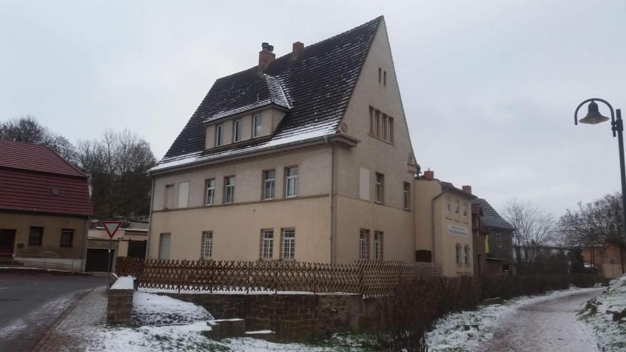 Ferienwohnung Wettin Am Petersbrunnen Ngoại thất bức ảnh